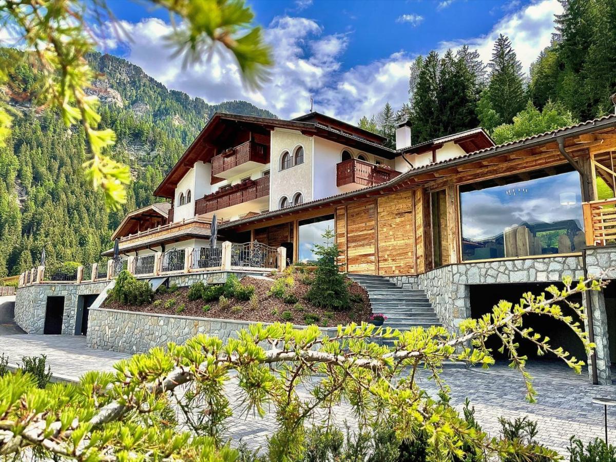 Hotel Niblea Dolomites Ortisei Exterior foto