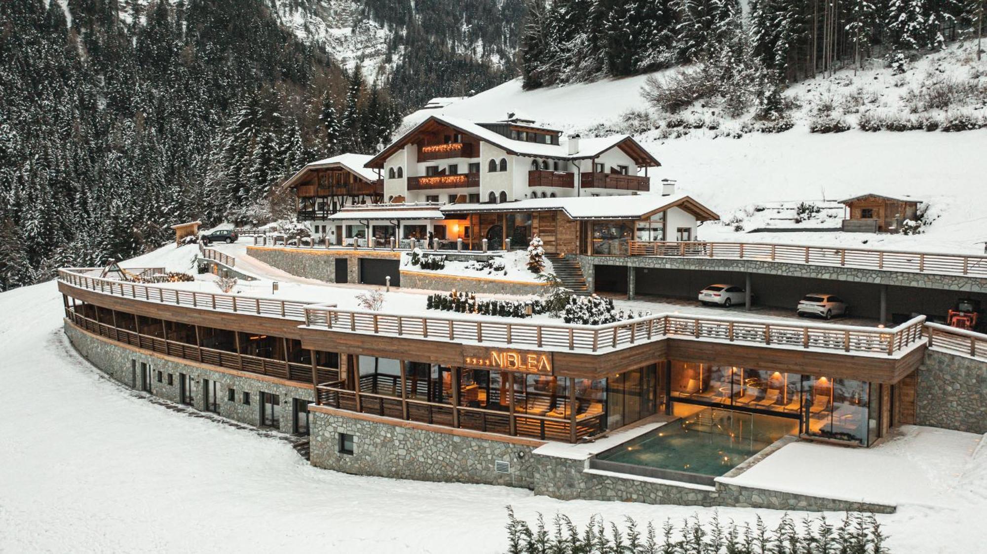 Hotel Niblea Dolomites Ortisei Exterior foto